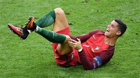 Check out more of espn5!website: Portugal striker Cristiano Ronaldo forced off injured in ...