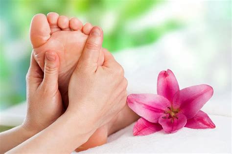 Benefits Of Foot Massage Therapy And The Easiest Way To Have A Foot Massage Yourself