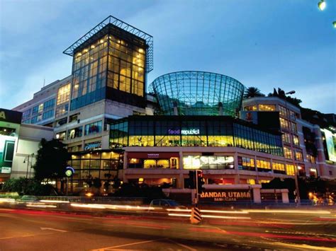 Situated in the heart of the big city, the mall provides you all the best trends you can get such as the fashion trend as well as the. 10 Shopping Malls in Kuala Lumpur - Cuti.my | Travel Trips ...