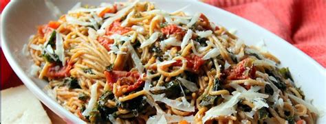 Faites suer à feu doux les échalotes, l'ail et les légumes dans une poêle avec. Recette végétarienne - One pot pasta aux tomates séchées ...