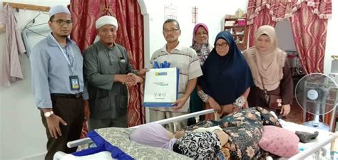 Meredakan nyeri akibat jari kejepit. "Kaki Tangan Bertukar Hitam, Sebelah Tangan Mereput ...