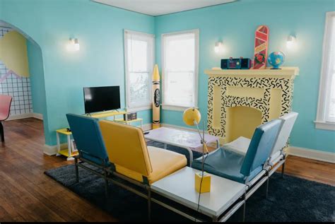 80s Themed Airbnb In Dallas