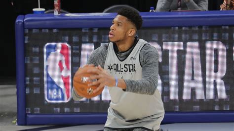 Bucks Giannis Antetokounmpo Set For First Scrimmage After Nba Hiatus