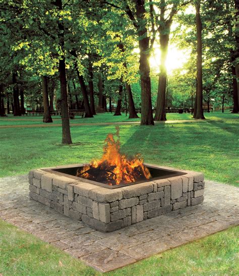 Bring Life To Your Country Backyard With Rustic Fire Pit Ideas