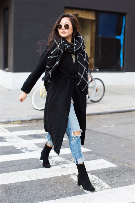 the coolest winter outfits to copy from nyc s stylish women winter mode outfits cute fall