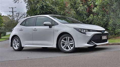 Research the 2018 toyota corolla at cars.com and find specs, pricing, mpg, safety data, photos, videos, reviews and local inventory. 2018 Toyota Corolla Hybrid family car review - BabyDrive