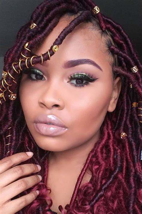 17 Screenshot Worthy Hairstyles That Incorporate Accessories Faux