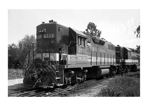Southern Railway Diesel Locomotive 2770 And 2783 5x7 Photo April 22 1970