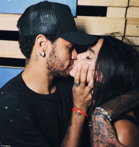Neymar Kisses Girlfriend Bruna Marquezine In Brazil Daily Mail Online