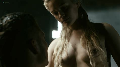 Alicia Agneson Nue Dans Vikings