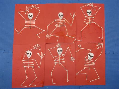 Petits Squelettes Avec Q Tips 15 Complets Et 6 Coupés En Deux Colle