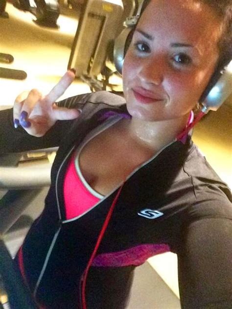 Chatter Busy Demi Lovato Shares Bikini Picture And No Makeup Selfie Photos