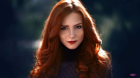 обои лицо женщины Рыжая модель портрет длинные волосы Красный Фотография Улыбается