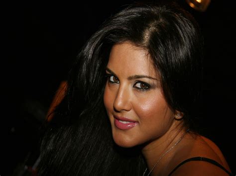 sunny leone hq wallpapers ~ glamour wallpapers