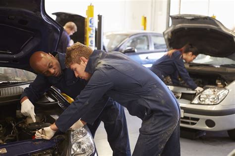 How To Become An Automotive Technician Trendslr