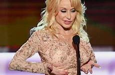 dolly parton hot sag dollys hottest had crying laughter diddys cleavage singers implants musicraiser abrir musica