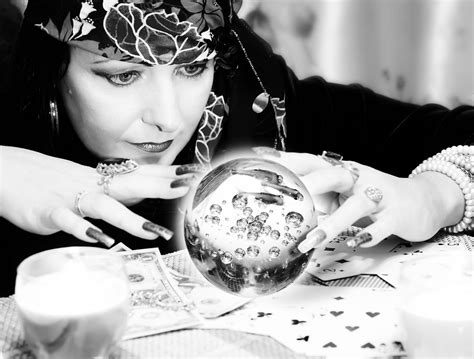 how to identify the real difference between a psychic and a medium psychic divinity