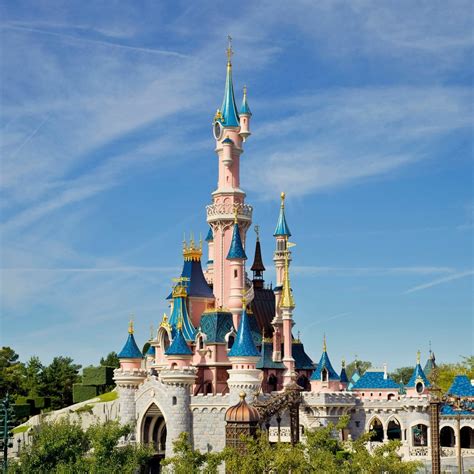 Le Ch Teau L Ment Embl Matique Des Parcs Disney Dans Le Monde Le