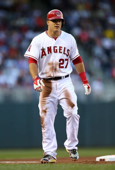 Mike Trout Height Weight And Other Body Specifications Measure His