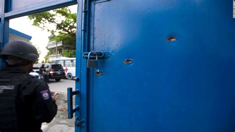 Haiti Prison Break 174 Inmates Escape After Killing Guard Cnn