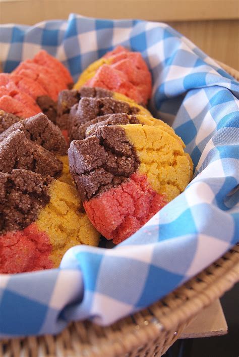 It's everyone's favorite time of year: Patty's Food: Polvorones (Three Color Mexican Cookies ...