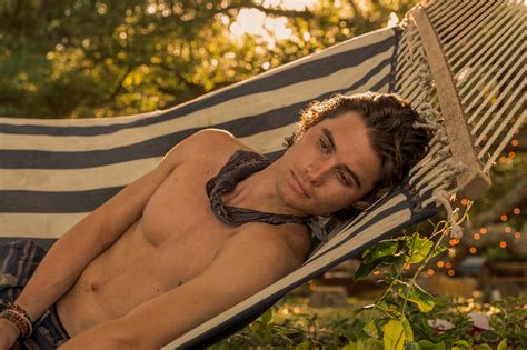 Review Shirtless Teens Try To Solve A Mystery In Netflixs Outer Banks Vanity Fair