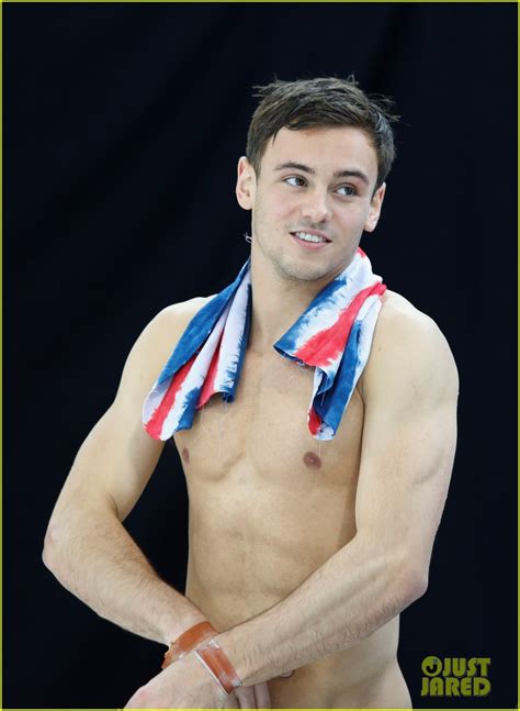 Photo Tom Daley Shows Off Ripped Body After Winning Gold 18 Photo