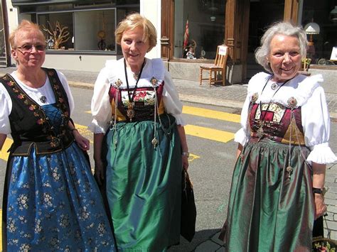 Explore pin pals' photos on flickr. Schweizer Volksfeste, Trachten und das beliebte Hirthemd ...