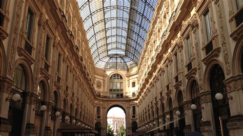 Galleria Vittorio Emanuele II, watching architecture and shopping in ...
