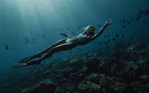 Wallpaper Dark Women Underwater Swimming Water 1920x1200