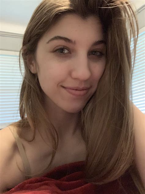 Frivolousfox 🦊 On Twitter 🐥 Heres Me Rn With No Makeup No Filters
