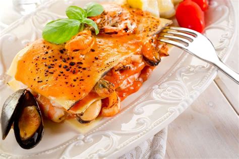 Dopodiché concludete le vostre lasagne con un ultimo strato di besciamella. Lasagne di pesce: 2 ricette da provare