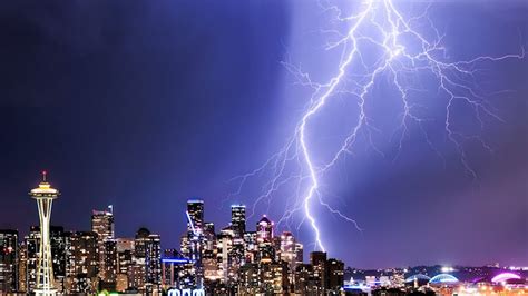 Rare Lightning Splinters The Seattle Sky In Stunning Detail Youtube