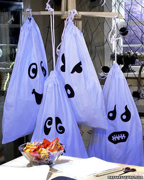 17 Diy Halloween Trick Or Treat Bags And Buckets