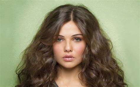 3840x2400 Danielle Campbell 4k Awesome Pic Danielle Campbell Brunette Woman Brunette Hair