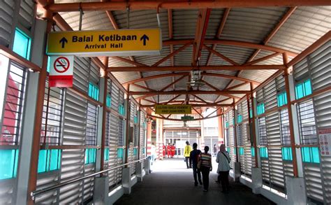 It is located in sepang district of selangor, approximately 45 kilometres (28 mi) south of kuala lumpur city centre and serves the greater klang valley conurbation. Where is LCCT - lcct.com.my