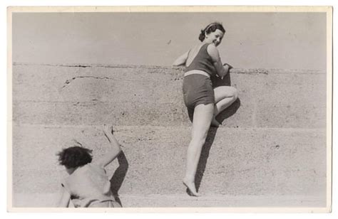 40 Hilarious Snapshots Of Naughty Girls In The Early 20th Century ~ Vintage Everyday