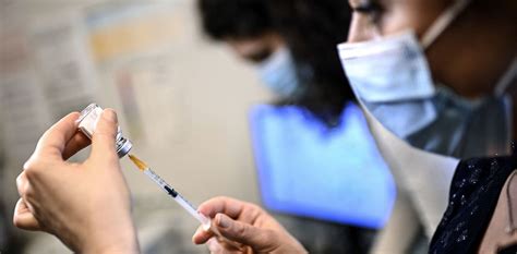 Il vaccino è fondamentale per proteggere te e le persone che ami. Prenotazione vaccino anti Covid-19 per i soggetti ...