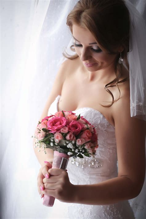 Free Picture Gorgeous Bride Pretty Brunette Wedding Bouquet Wedding Dress Wedding Woman