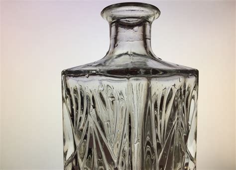 Berikut ini merupakan bukan bahan memotong botol kaca bekas yaitu. Gambar : putih, vas, merapatkan, masih hidup, lukisan ...