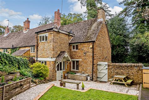 2 Bedroom Cottage For Sale In Banbury