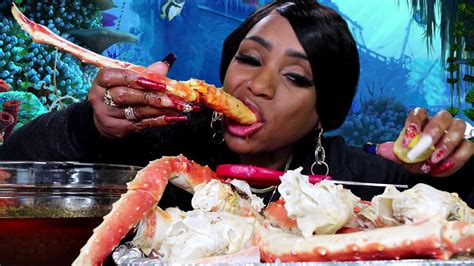Seafood Boil Huge King Crab Legs Lobster And Tiger Shrimp Youtube