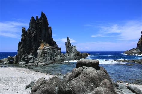 Di kawasan ini banyak sekali pantai yang berderet mulai dari gunung kidul di timur, bantul di tengah hingga kulonprogo di sisi barat. Info Wisata Pantai Jagog Dalem Lombok - NesiaNet