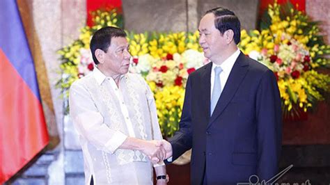 Trước đó, quốc hội đã thông qua nghị quyết miễn nhiệm chức vụ chủ tịch nước với tổng bí thư nguyễn phú. Chủ tịch nước bàn về Biển Đông với Tổng thống Philippines