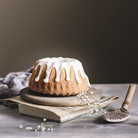 Vanilla Pound Cake With Vanilla Glaze Rodelle Kitchen