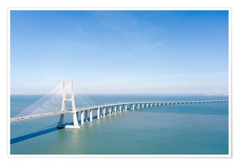 Many, however, still believed the trip to be impossible because they did not think the atlantic ocean connected with the indian ocean. Vasco da Gama Brücke nach Lissabon Poster online bestellen ...