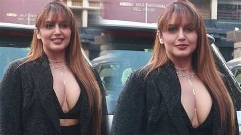 Baaprebaap 😱 Huma Qureshi Flaunts Her Cleavage So Hot🔥 Youtube