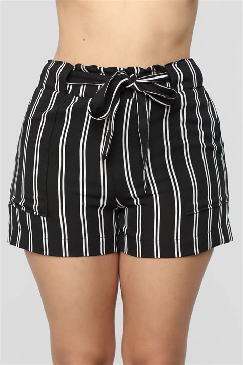 Summer Breeze Striped Shorts Blackwhite