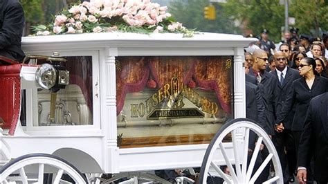 Aug 01, 2021 · t his month marks the 20th anniversary of rising star aaliyah's death. Aaliyah - Her Funeral in 2001 (News Coverage) - YouTube