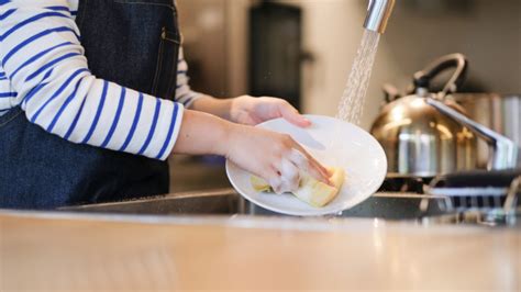 Why You Shouldn T Shower Or Wash Dishes During A Thunderstorm Reviewed